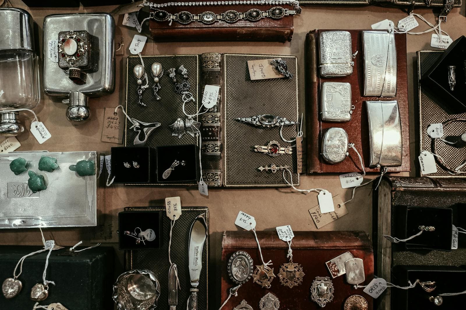 Bijoux anciens — antiquaire au Luxembourg